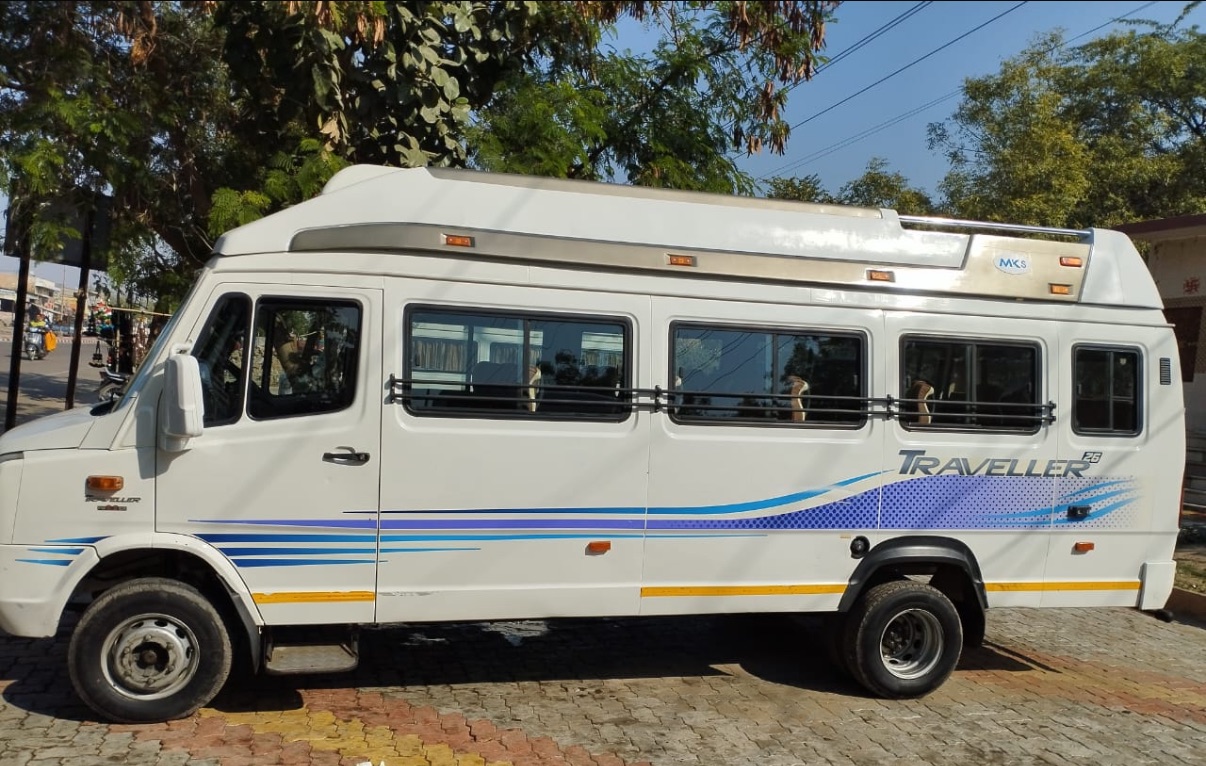 Tempo Traveller 25 side view